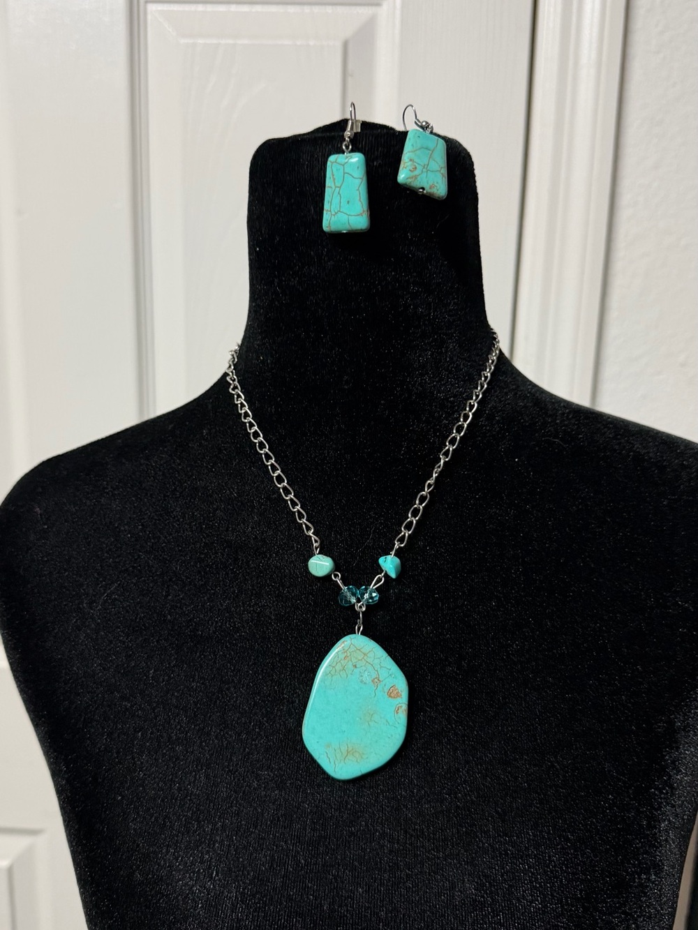 Turquoise Stone Pendant Necklace and Earrings Set - Women Jewelry